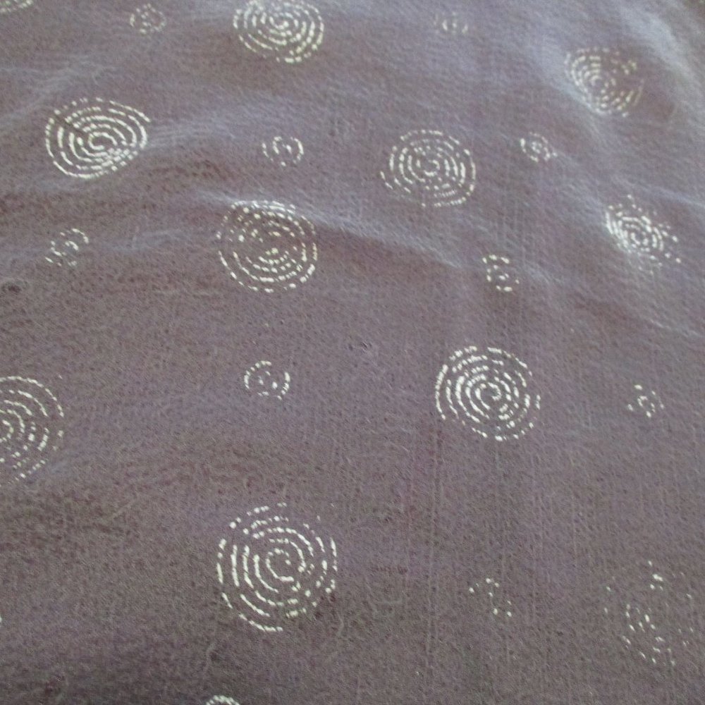 1950s warm white chiffon with embossed circles - Picture 5 of 5